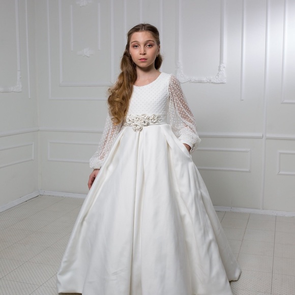 Girls white gown by Elsa Fairy - Picture 3 of 7